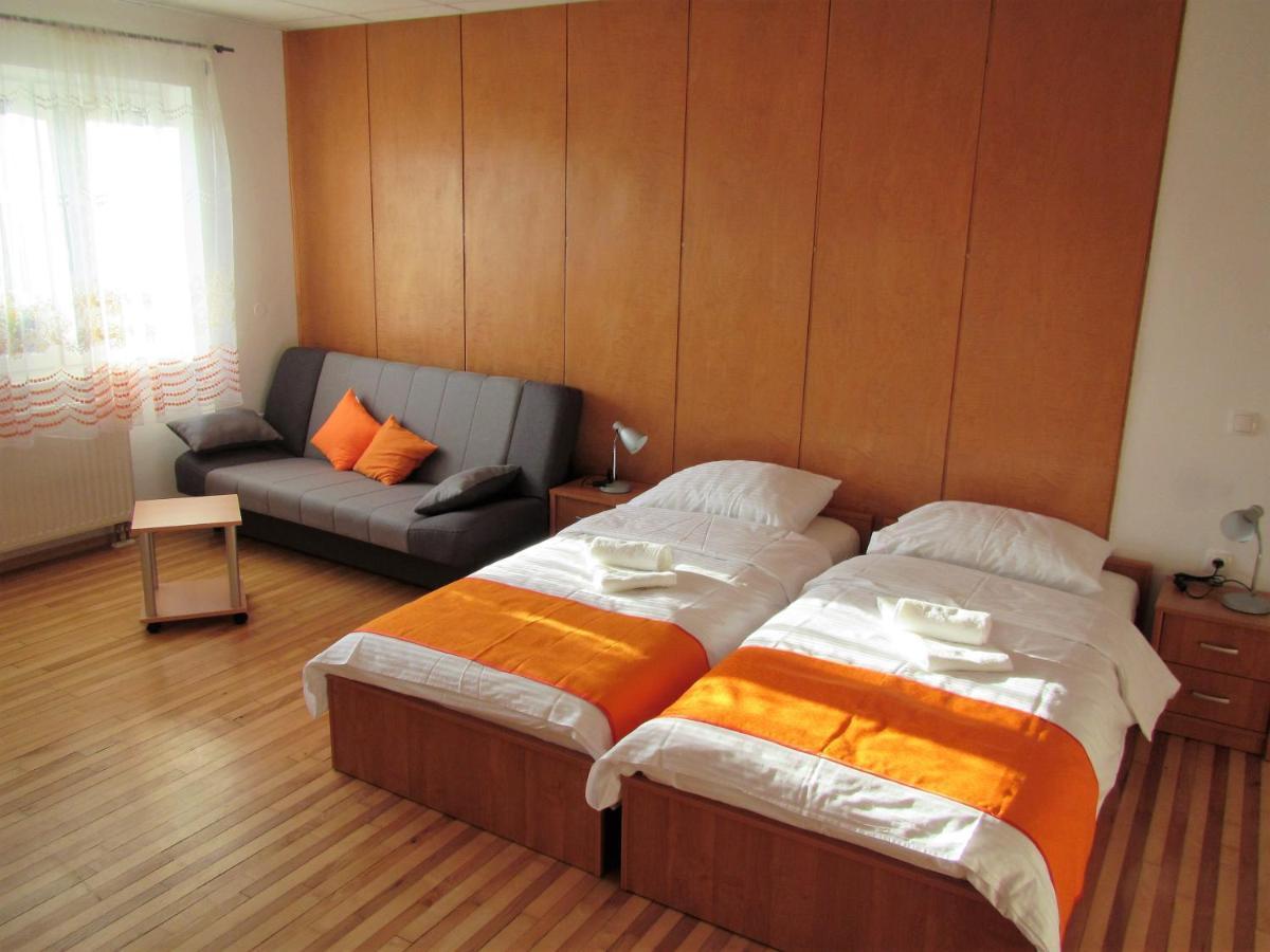 Bed and Breakfast Pod Orehi Постойна Екстер'єр фото