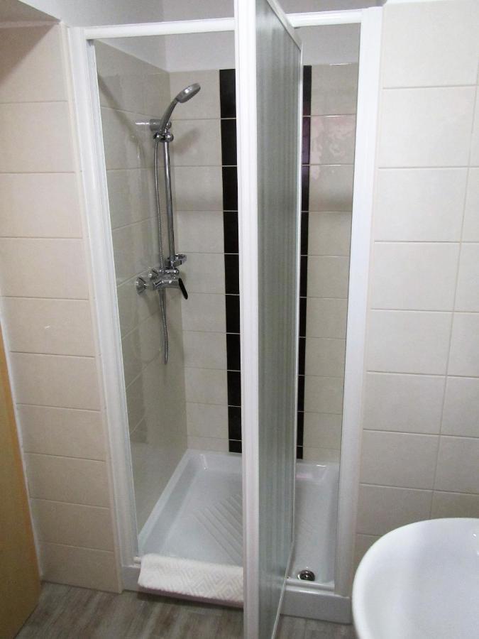 Bed and Breakfast Pod Orehi Постойна Екстер'єр фото