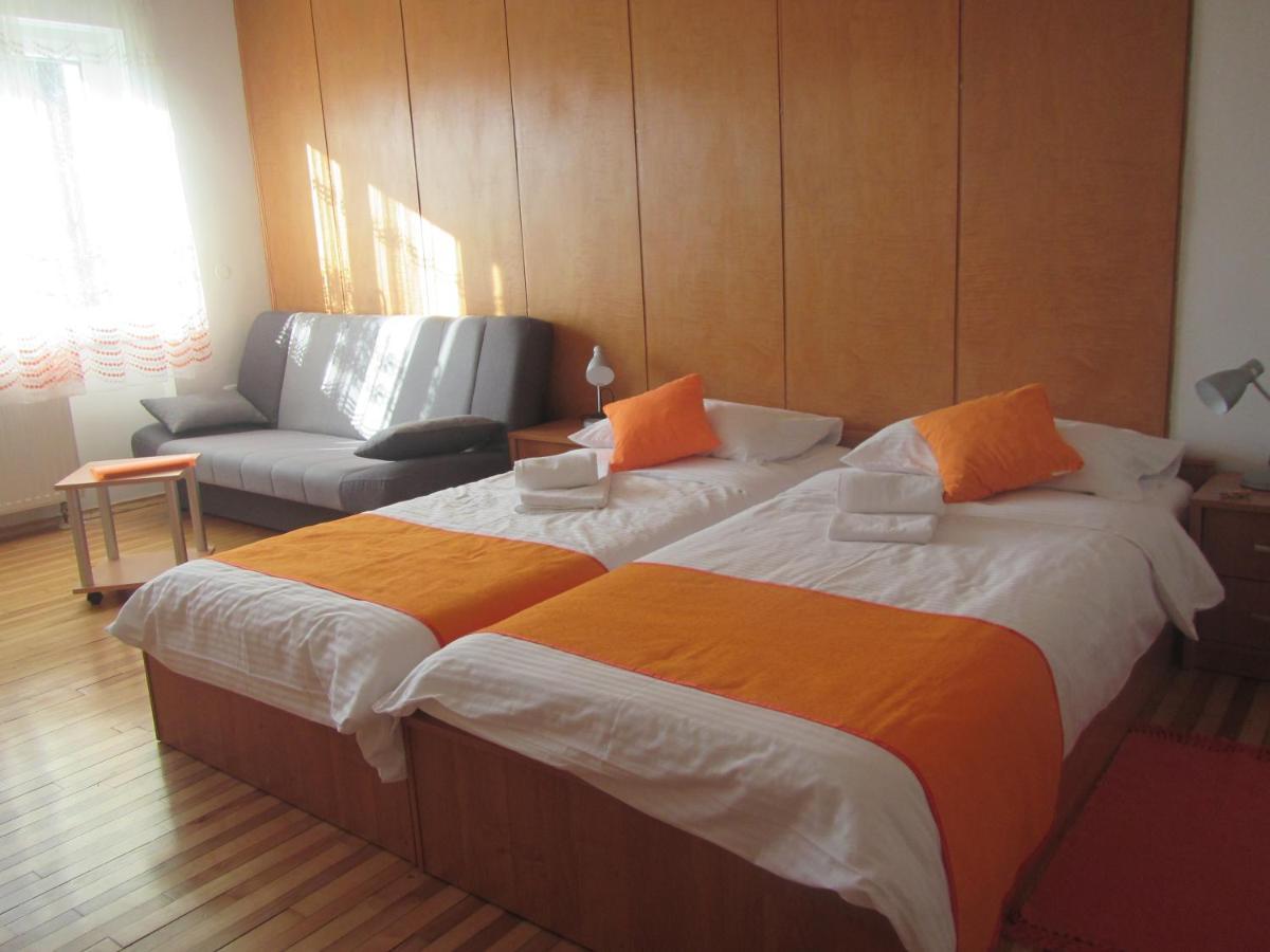 Bed and Breakfast Pod Orehi Постойна Екстер'єр фото
