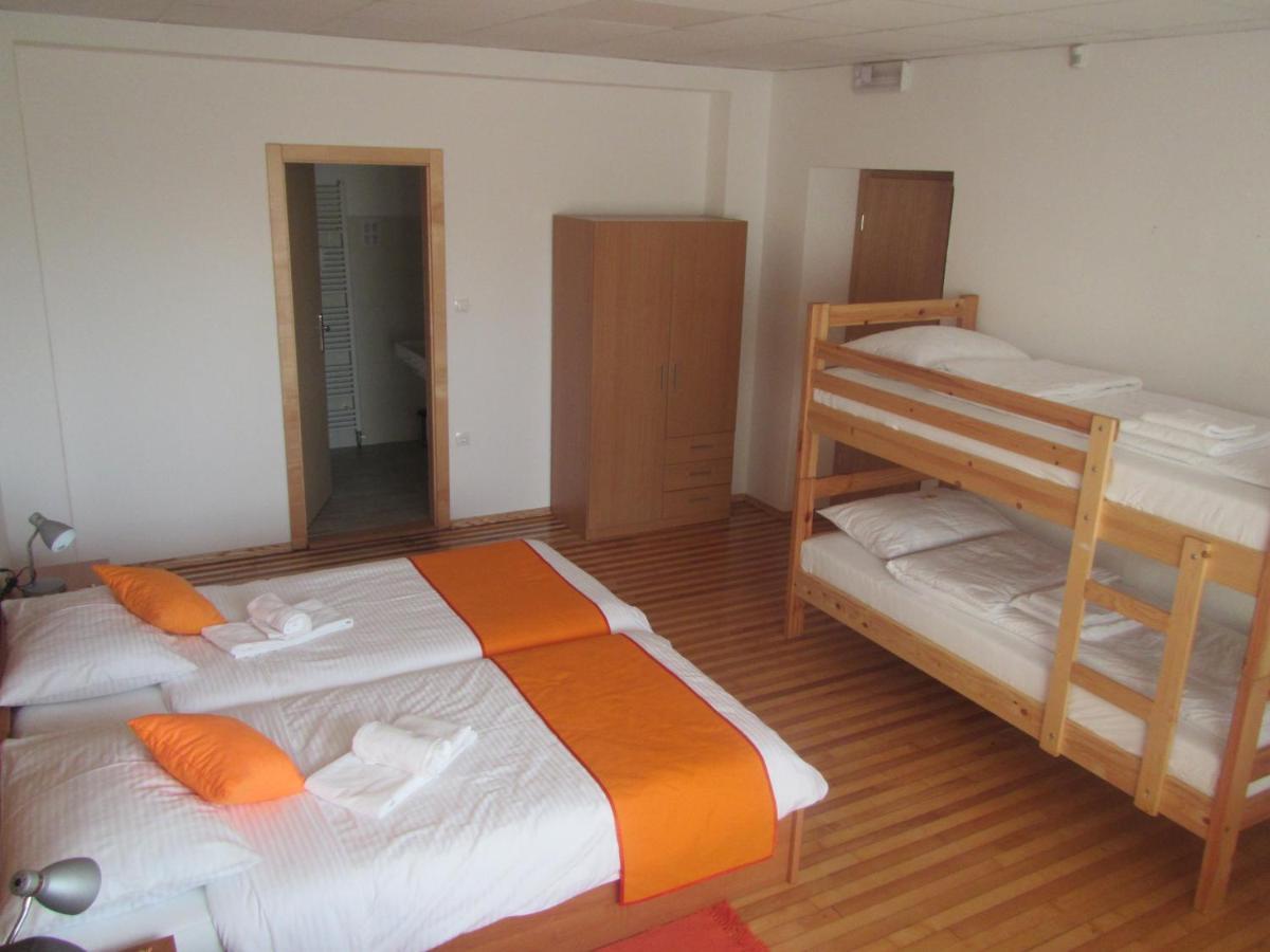 Bed and Breakfast Pod Orehi Постойна Екстер'єр фото